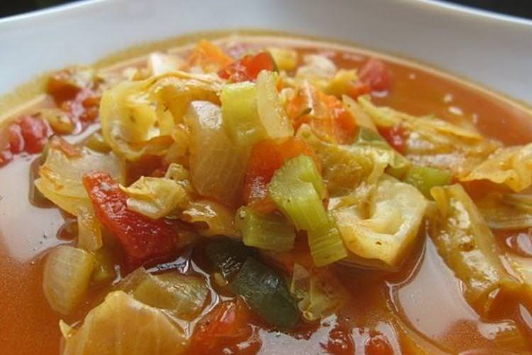 Дієтичний суп з селерою та консервованими томатами - рецепти