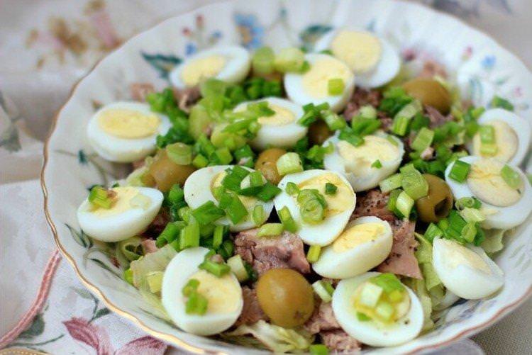 Салат з печінкою тріски та оливками - рецепти