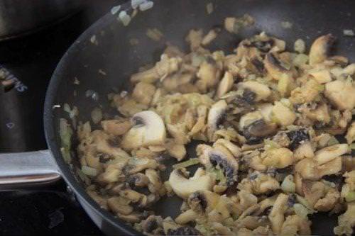 Жульєн з куркою грибами та вершками - покроковий рецепт