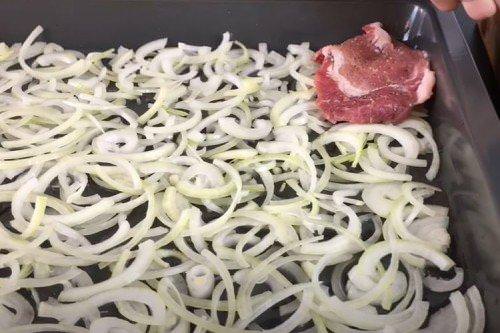 М'ясо по-французьки в духовці - класичний рецепт покроково