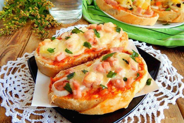 Бутерброд Міні-піца на святковий стіл - рецепти
