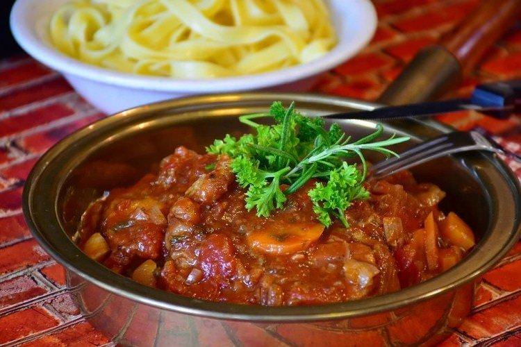 Гарячі з м'яса зі спагетті - Гарячі страви на святковий стіл рецепти