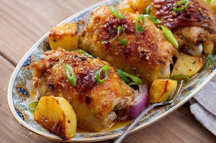 Гарячі з картоплі та курячих стегон - Гарячі страви на святковий стіл рецепти