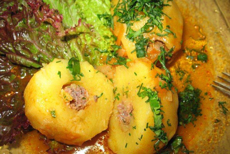 Тушена картопля фаршована м'ясом - рецепти покроково