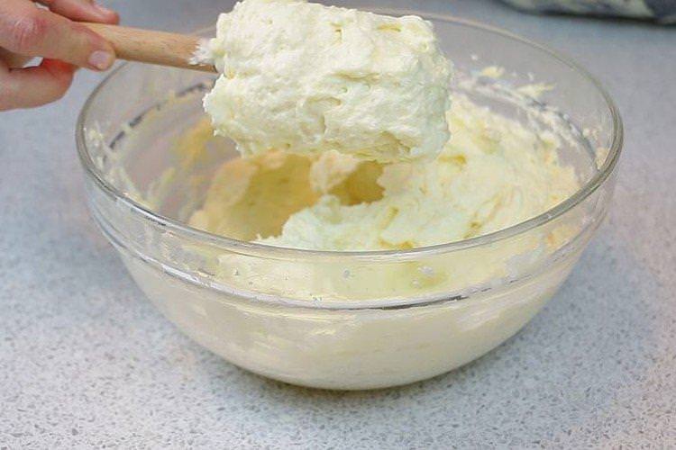 Крем з додаванням манки для бісквітного торта - рецепти