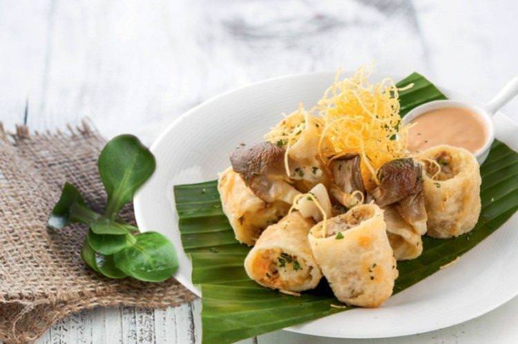 Гігантський рол з грибами - Гарячі страви на святковий стіл рецепти