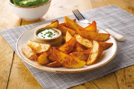 Картопля по-сільськи в духовці: 10 простих і швидких рецептів