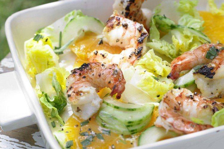 Салат з кальмарами, яйцем та морепродуктами - рецепти