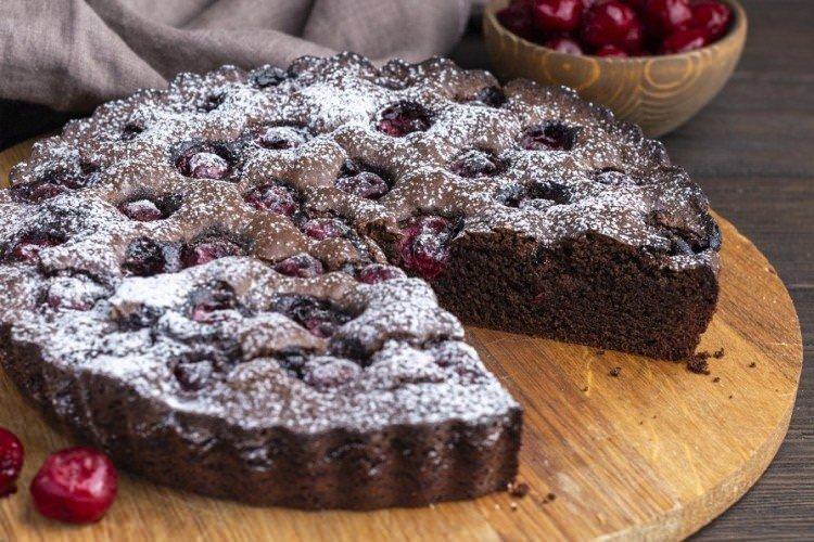 Шоколадний пиріг з вишнею - рецепти