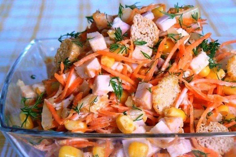 Салат із корейською морквою, куркою та сухариками - рецепти