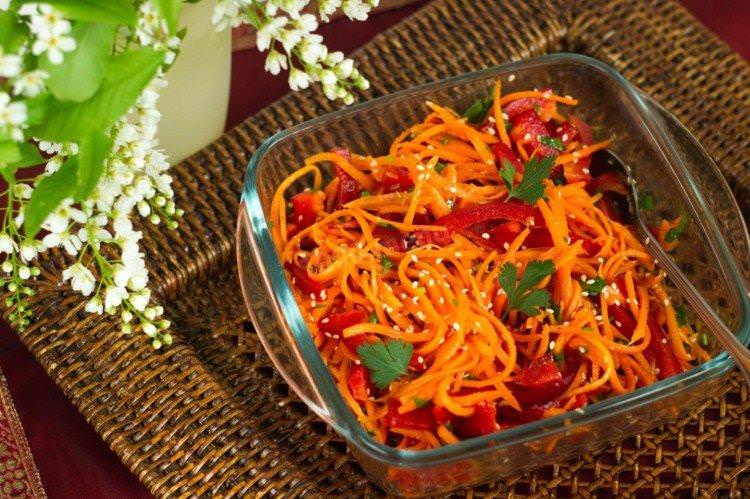 Салат з корейською морквою, болгарським перцем та кінзою - рецепти