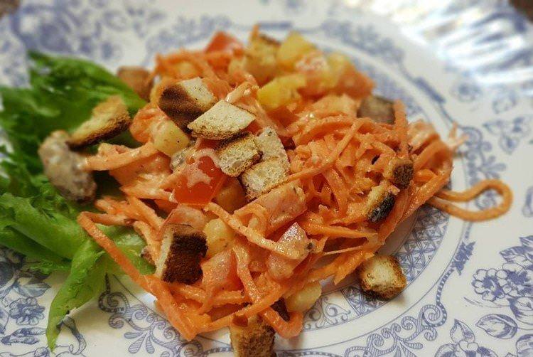 Салат з корейською морквою, яблуками та помідорами - рецепти
