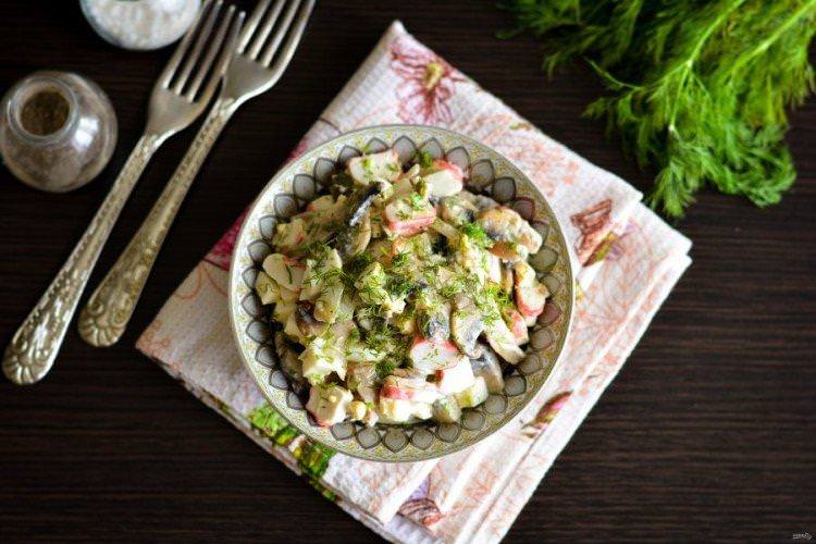 Салат з крабовими паличками та грибами - рецепти