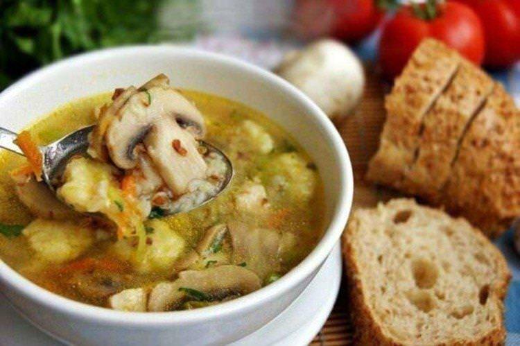 Простий грибний суп з картоплею - рецепти