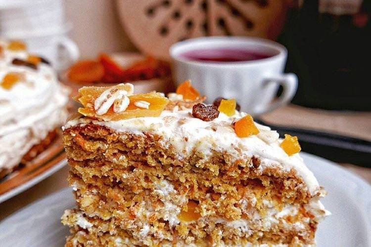 Морковний торт із сухофруктами - рецепти