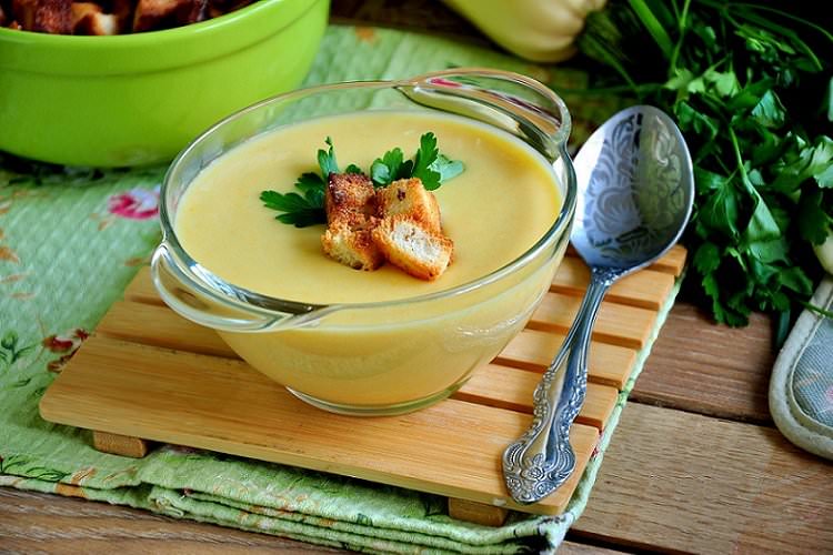 Кабачковий крем-суп з плавленим сиром