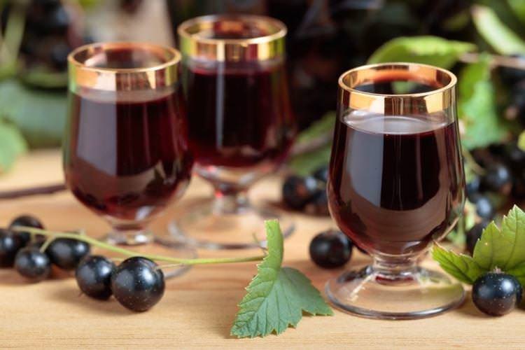 Класичне вино із чорної смородини - рецепт у домашніх умовах
