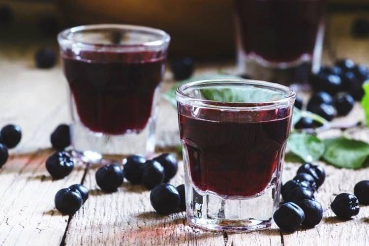 Домашнє вино із чорної смородини з дріжджами - рецепт як зробити