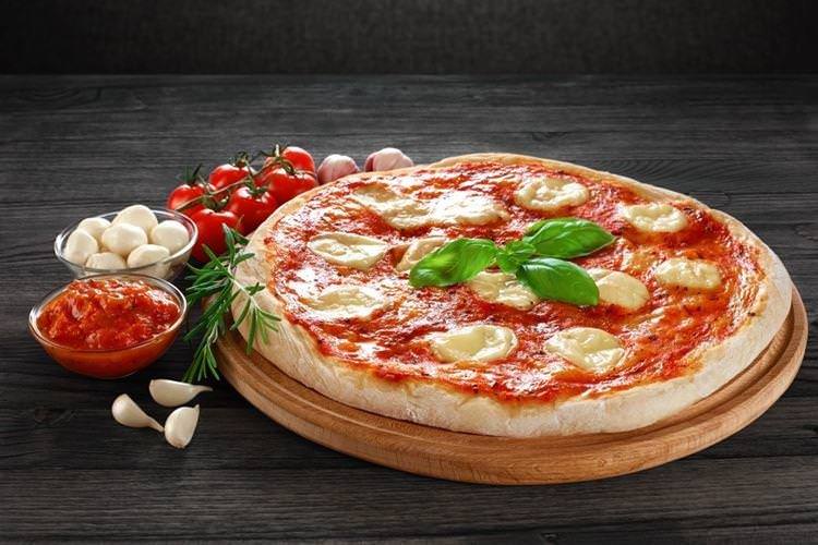 Піца Маргарита - Рецепт піци в духовці в домашніх умовах