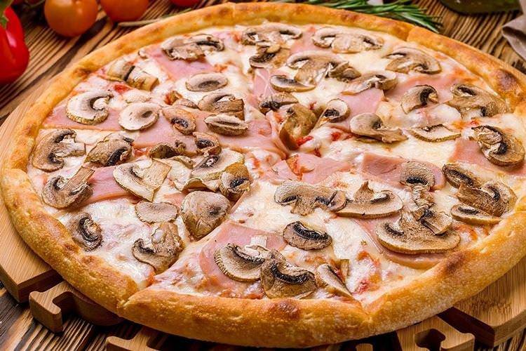 Піца на бездрожжевому тісті з грибами та шинкою - Рецепт піци в духовці в домашніх умовах