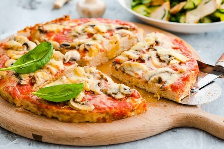 Піца на курячому тесті - Рецепт піци в духовці в домашніх умовах