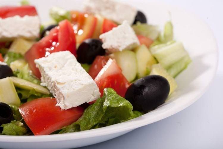 Класичний грецький салат - Що приготувати на обід швидко та смачно