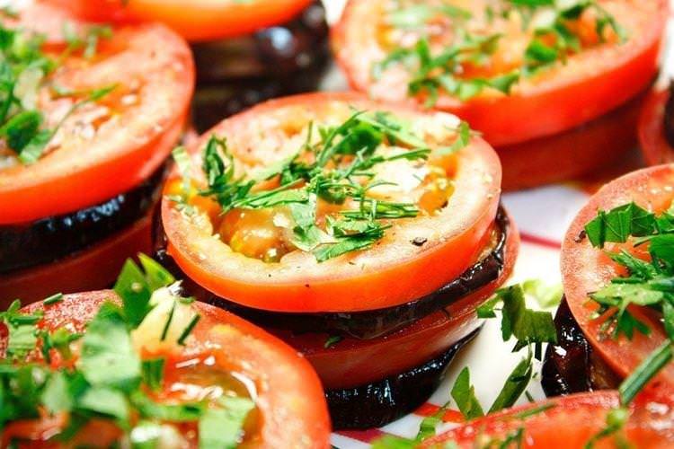 Баклажани з помідорами - Що приготувати на вечерю швидко та смачно