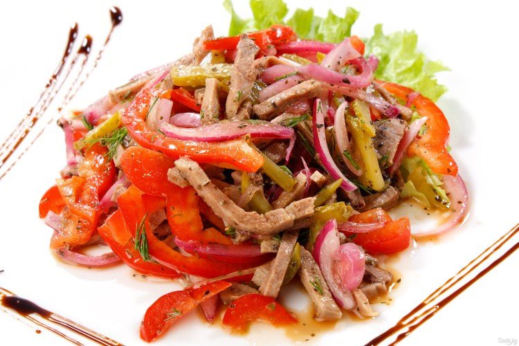 Овочевий салат із маринованим свинячим серцем