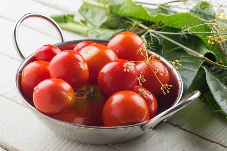 Холодний рецепт маринованих помідорів