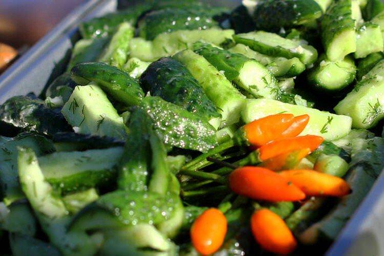 Огірковий салат з редькою - смачні та прості салати нашвидкуруч