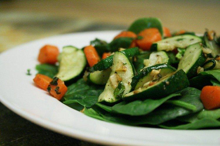 Салат із цукіні - смачні та прості салати нашвидкуруч