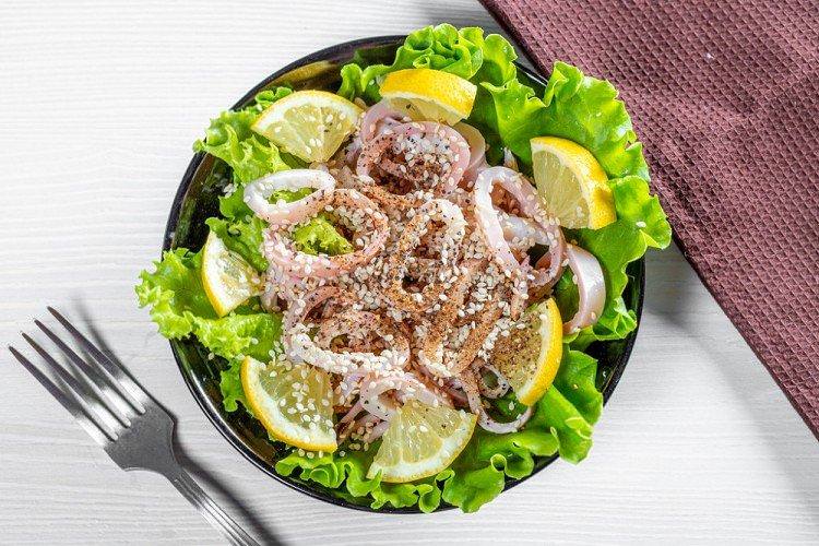 Салат з кальмарами - смачні та прості салати нашвидкуруч