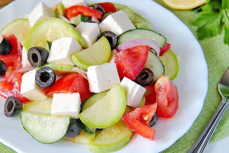 Грецький салат із цукіні
