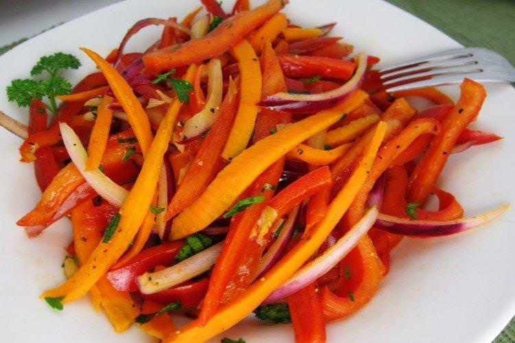 Зимовий салат із солодкого перцю з морквою