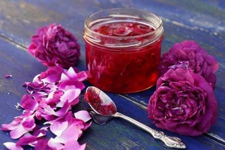 20 рецептів ароматного варення з пелюсток троянд