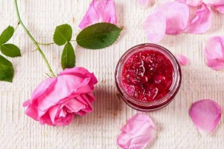 Варення з пелюстками троянд і рожевим маслом