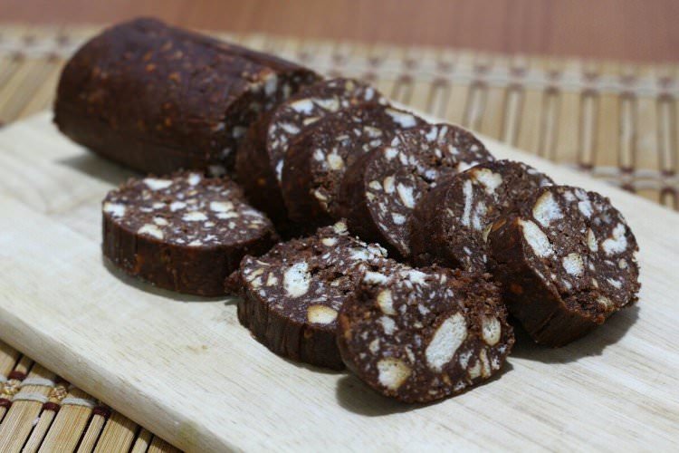 Шоколадна ковбаса з печивом