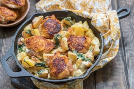 20 простих рецептів курки з картоплею в духовці