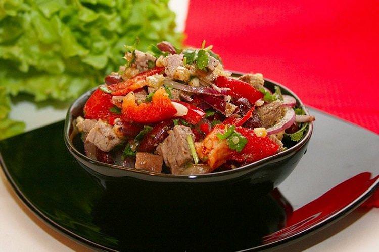 Салат із червоної квасолі та яловичини
